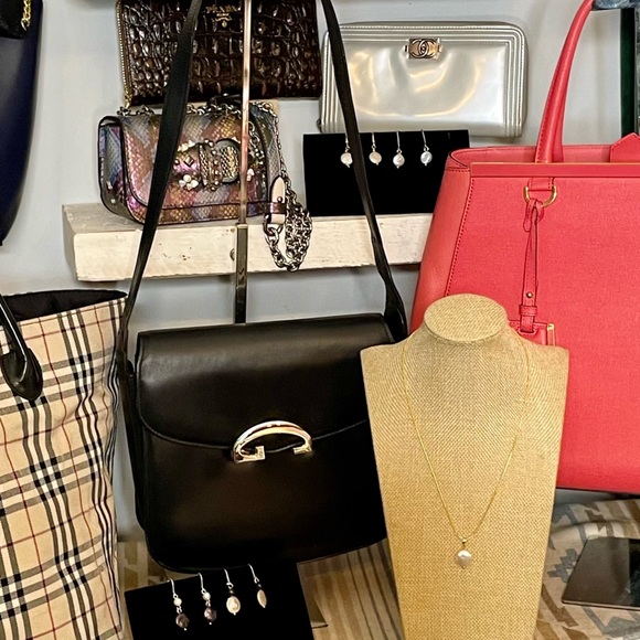 6 Piece Luxe Giftaway! Natural Coin Pearl Necklaces & Earrings - Picture 3 of 11